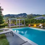 In Tuscany With Stunning Valley Views Ferienhaus *