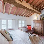 In Tuscany With Stunning Valley Views Ferienhaus