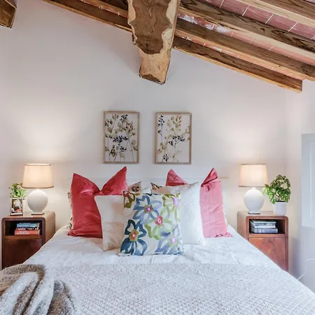 In Tuscany With Stunning Valley Views Ferienhaus
